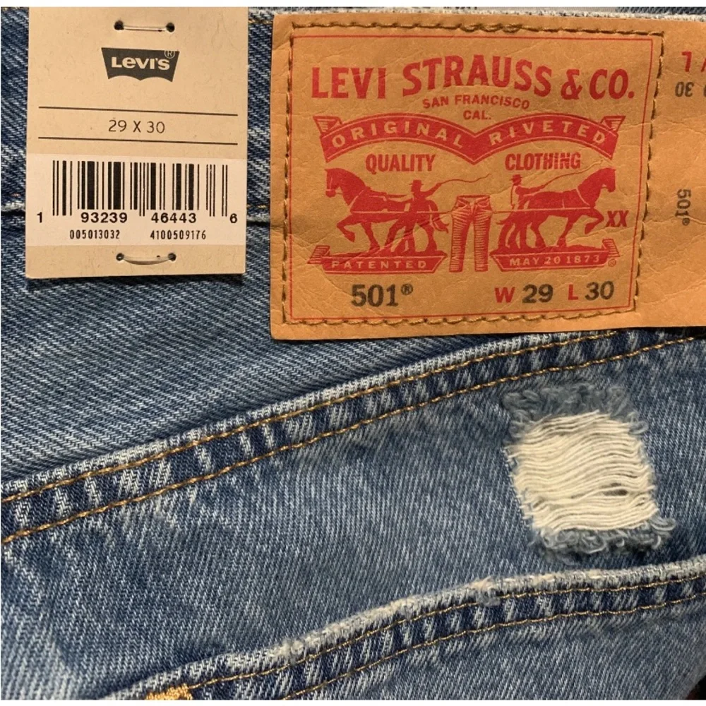 Levi's 501 Original-Fit Ripped Men's Jeans Size 29 x 30 MSRP $79 medium Wash NWT - Picture 8 of 12